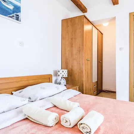 Διαμέρισμα Lovely In Komarna With House Sea View