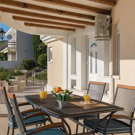 Lovely In Komarna With House Sea View Διαμέρισμα Klek
