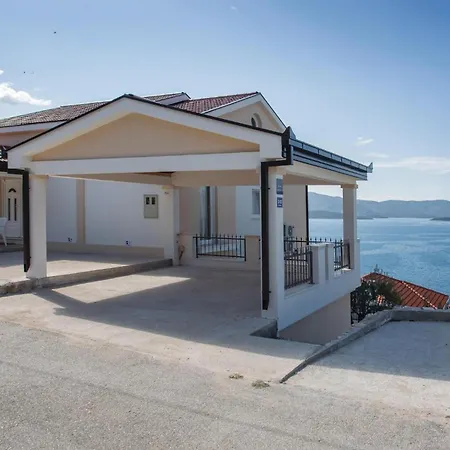 Two-bedroom In Komarna