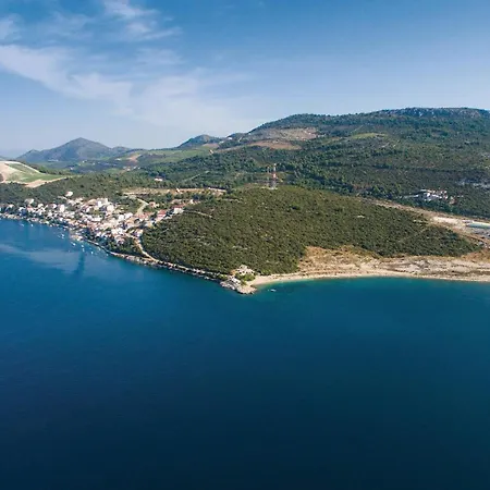 Lovely In Komarna With House Sea View Διαμέρισμα Klek
