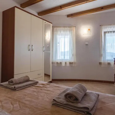 Lovely In Komarna With House Sea View Διαμέρισμα Klek