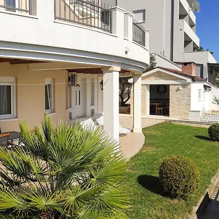 Two-bedroom In Komarna Appartement