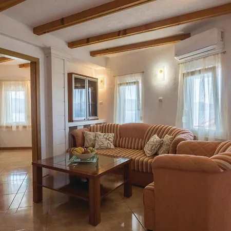 Two-bedroom In Komarna Appartement