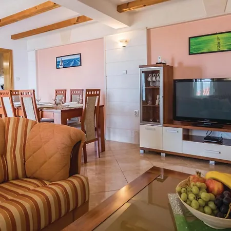 Two-bedroom In Komarna *