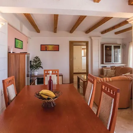 Two-bedroom In Komarna Klek